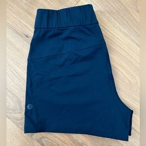 Lululemon On The Fly MR Short 2.5”NWT